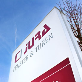 LED-Werbeanlagen für JURA Fenster & Türen